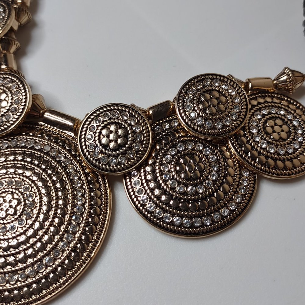 Pretty St Thomas Statement Necklace Adjustable 17.5 To 20 Inches Long - Picture 4 of 10